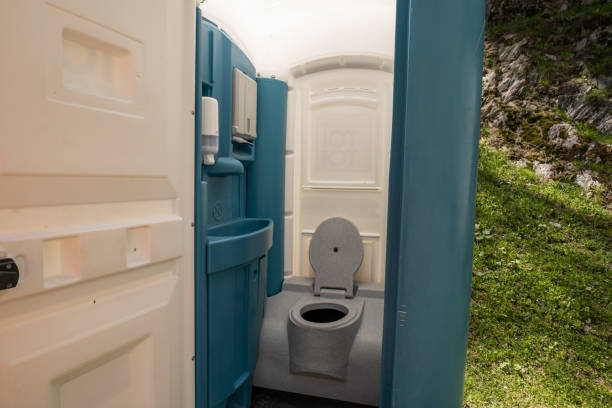 Best Portable bathroom rental  in Hutchinson, MN